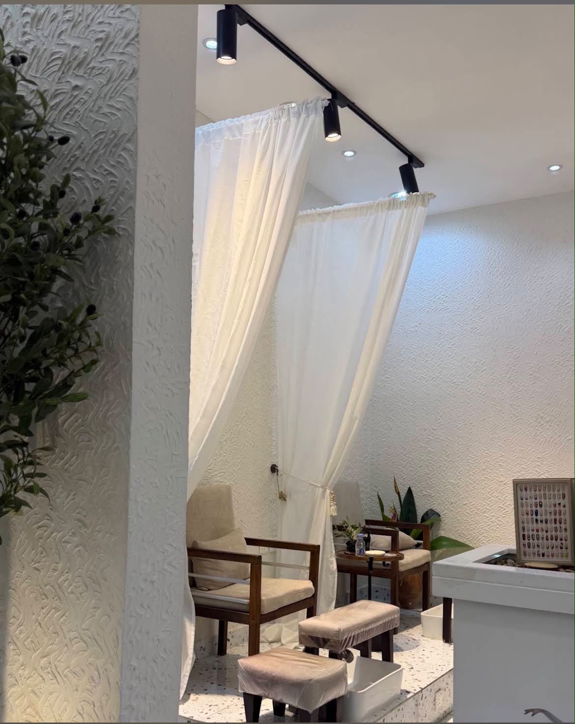 Feather Beauty Salon