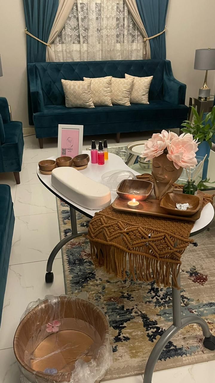 unique nails spa