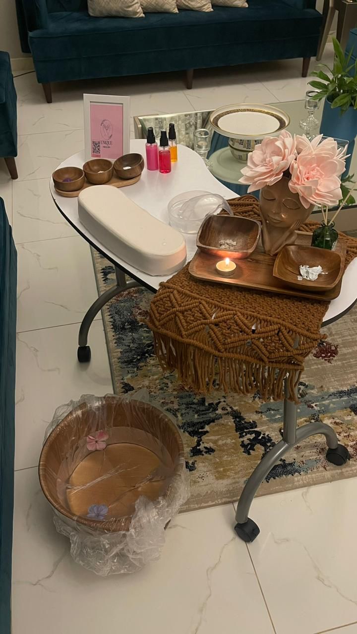 unique nails spa